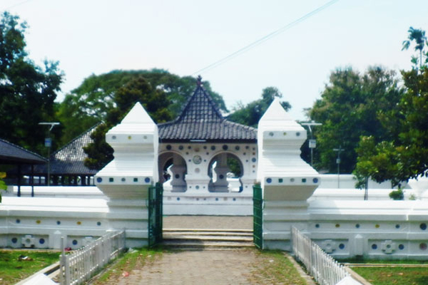 Wisata Keraton Kanoman Cirebon