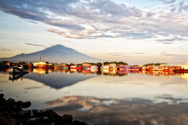 Wisata Pantai Kejawanan Cirebon